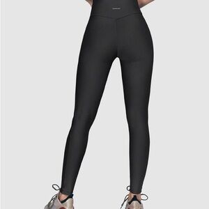 LEONISA Firm Compression Sculpting Shaper Legging with Butt-Lifting Inner Shor